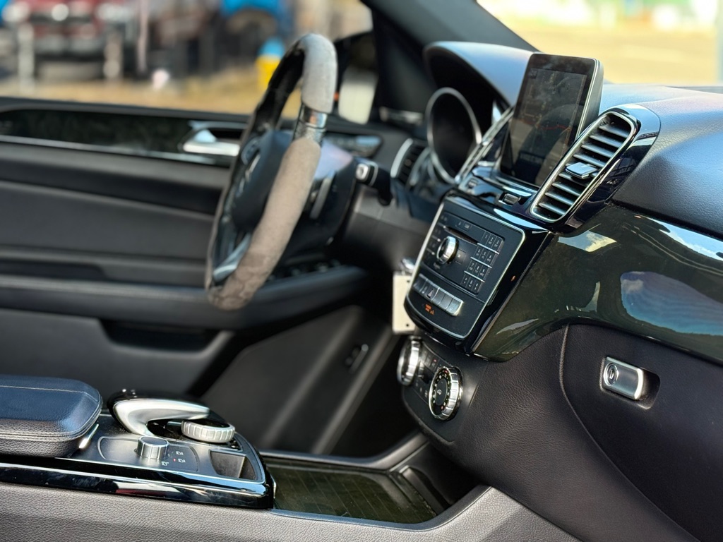 Photo 23 of this MERCEDES-BENZ GLE