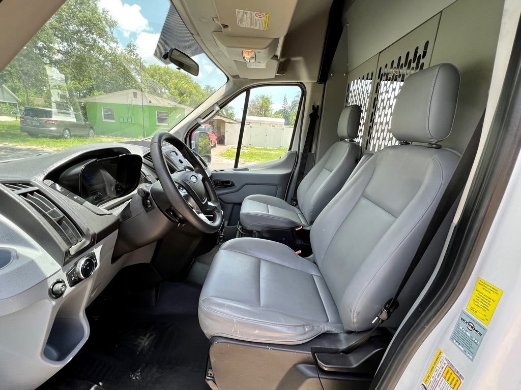 Photo 13 of this FORD TRANSIT