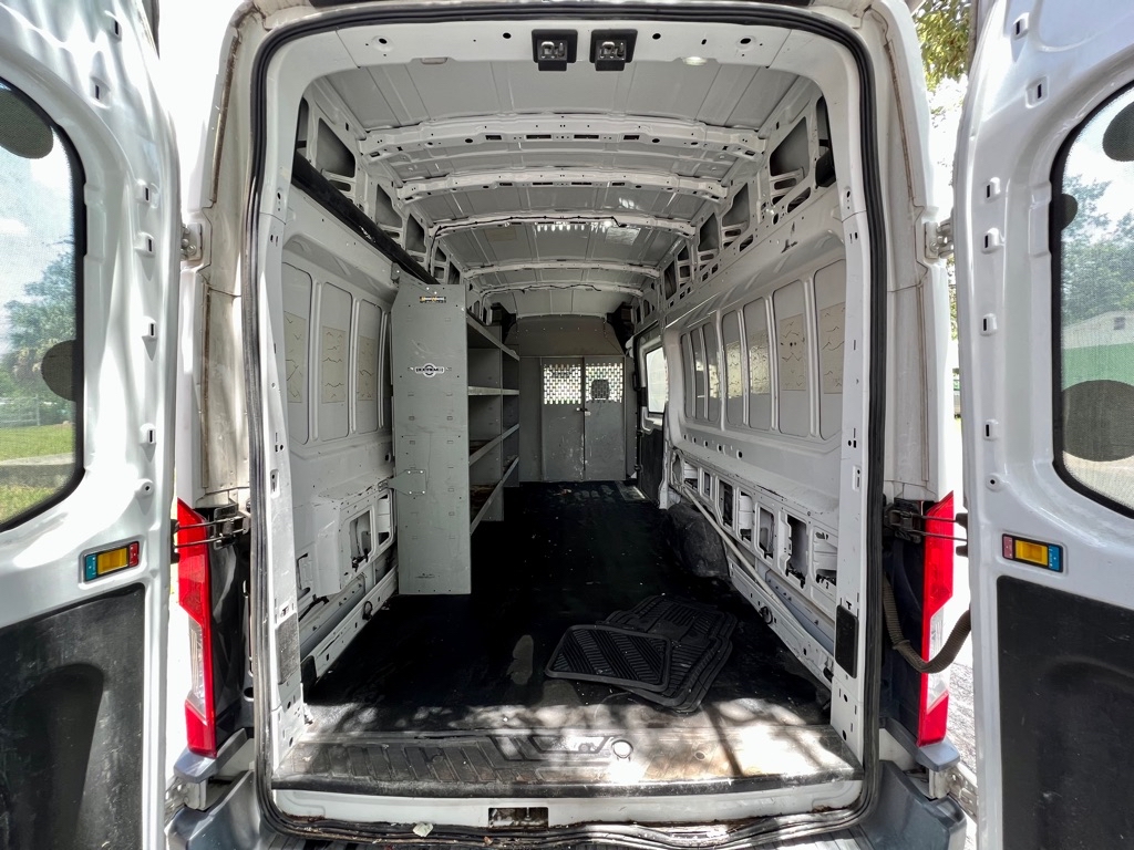 Photo 19 of this FORD TRANSIT