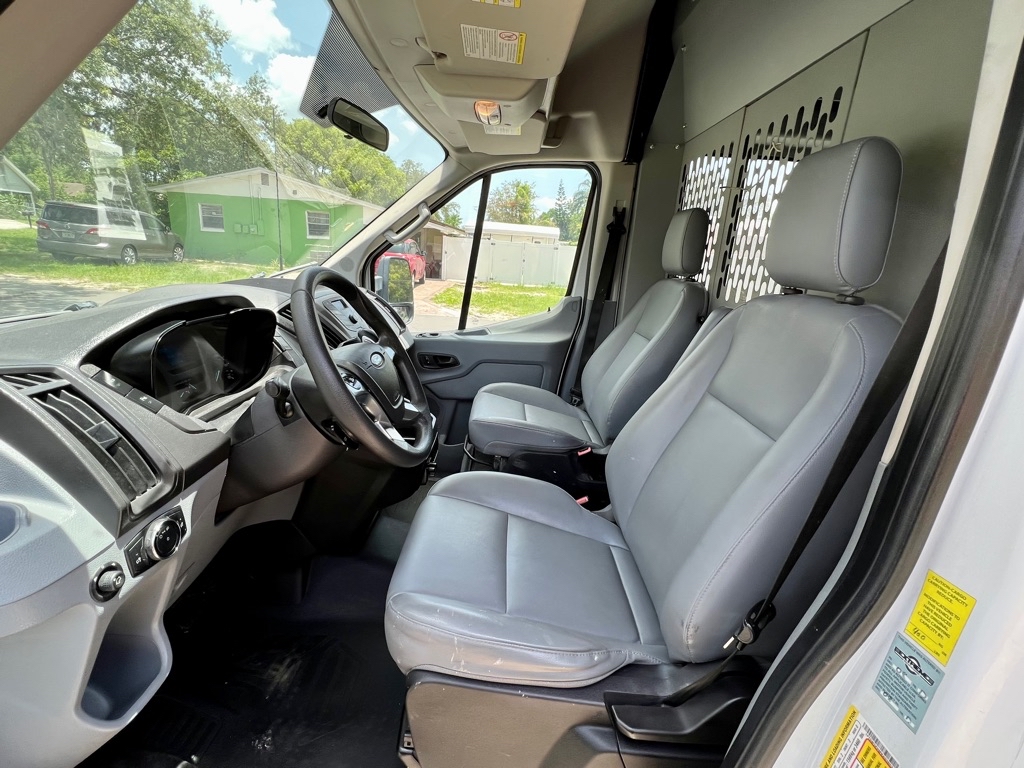 Photo 28 of this FORD TRANSIT