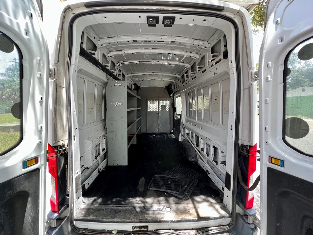 Photo 34 of this FORD TRANSIT