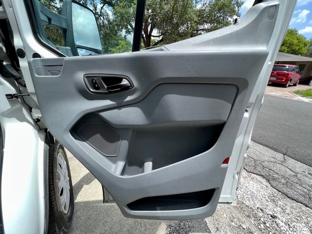 Photo 36 of this FORD TRANSIT