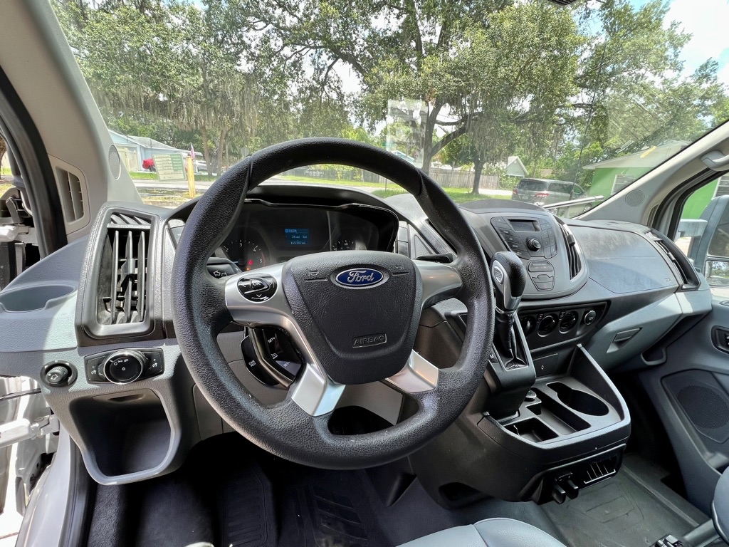 Photo 14 of this FORD TRANSIT