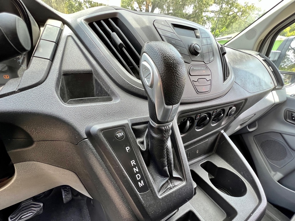 Photo 17 of this FORD TRANSIT