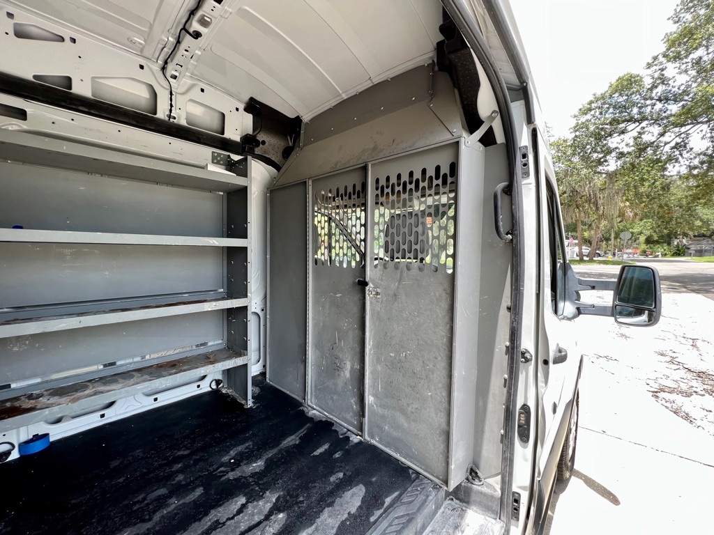 Photo 21 of this FORD TRANSIT