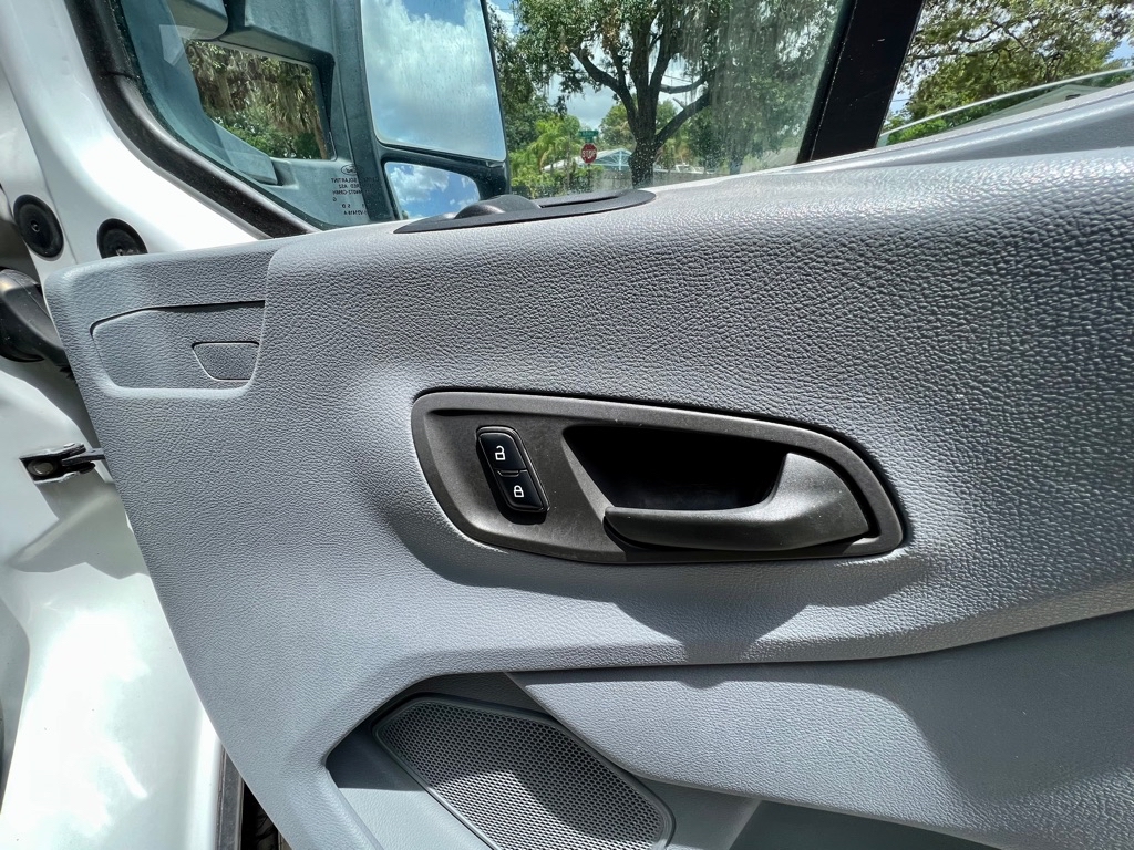 Photo 37 of this FORD TRANSIT