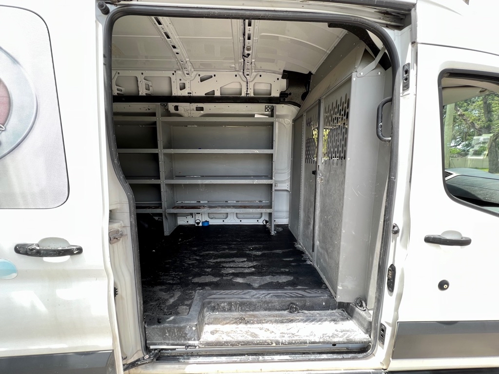 Photo 20 of this FORD TRANSIT