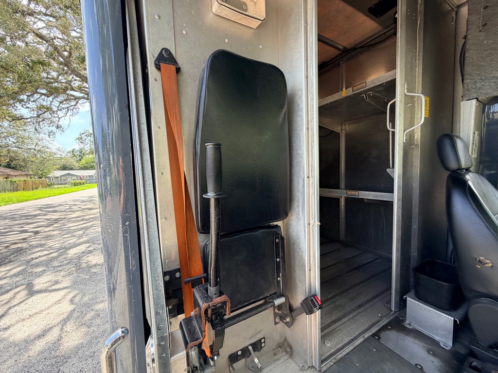 Photo 18 of this FORD TRANSIT