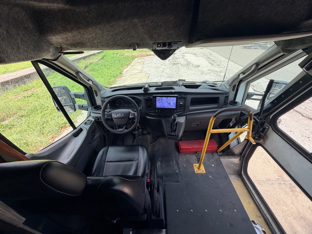 Photo 21 of this FORD TRANSIT
