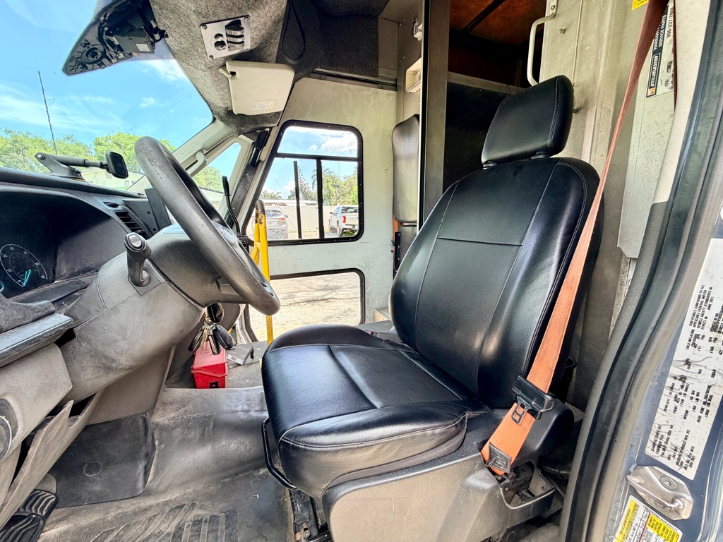 Photo 12 of this FORD TRANSIT