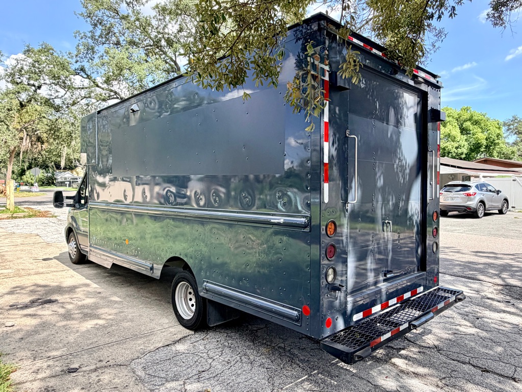 Photo 8 of this FORD TRANSIT
