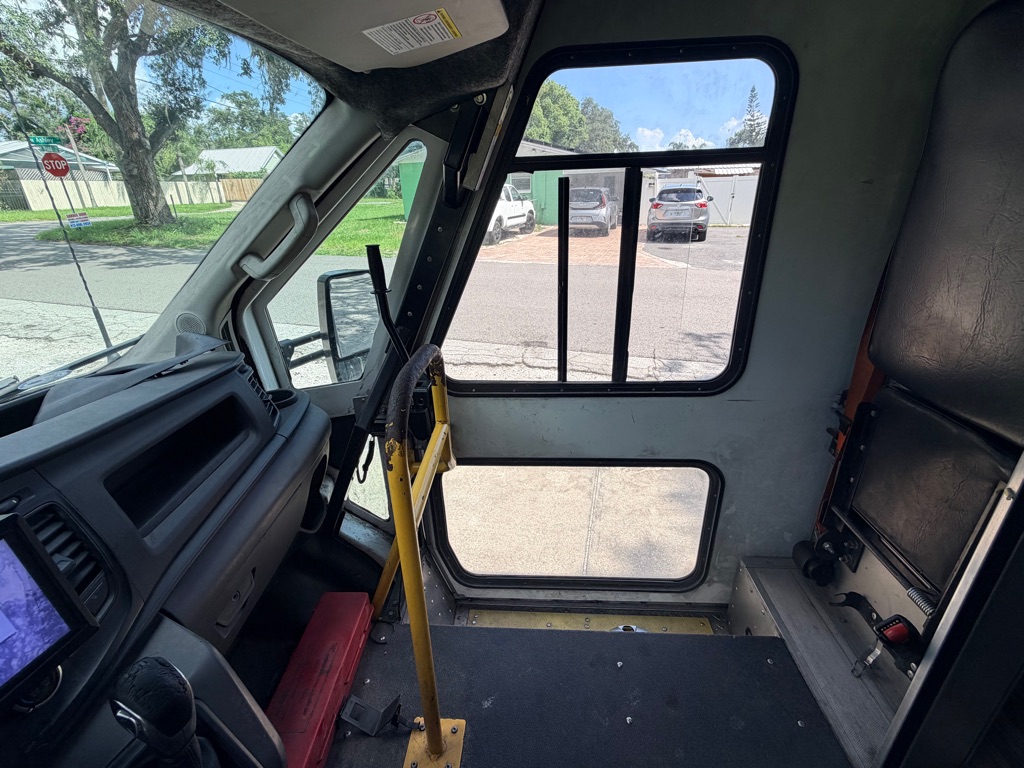 Photo 22 of this FORD TRANSIT