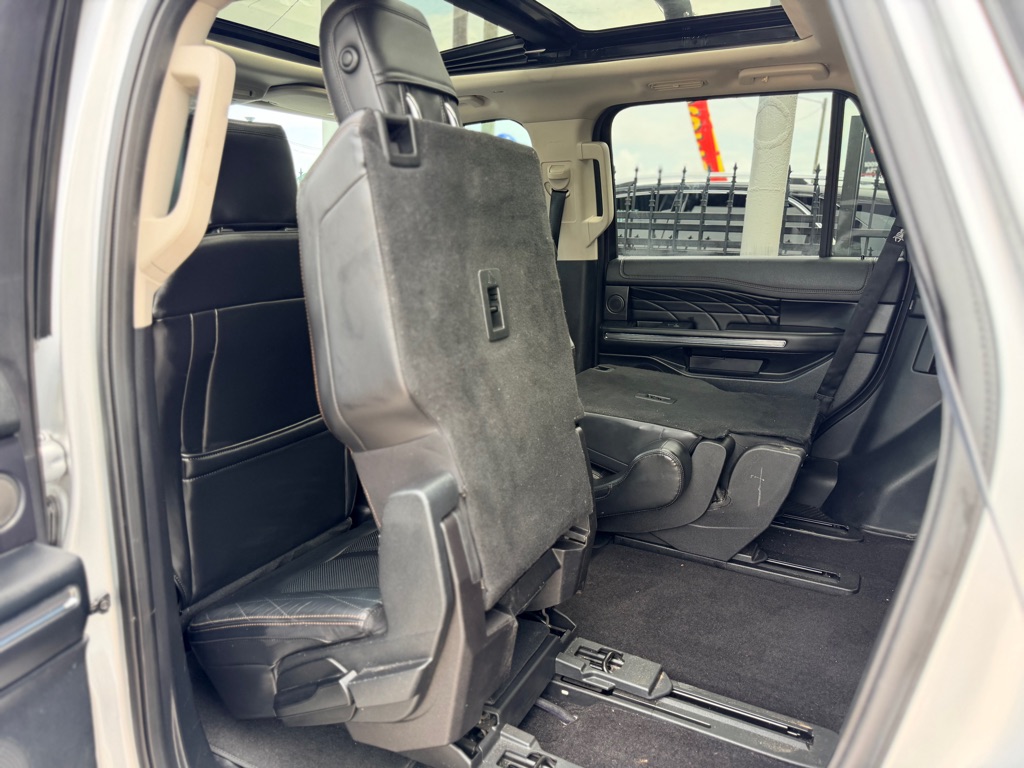 Photo 24 of this FORD EXPEDITION