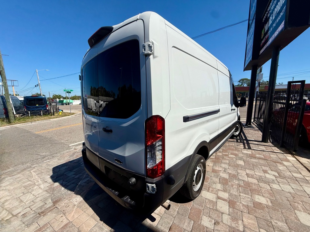 Photo 2 of this FORD TRANSIT