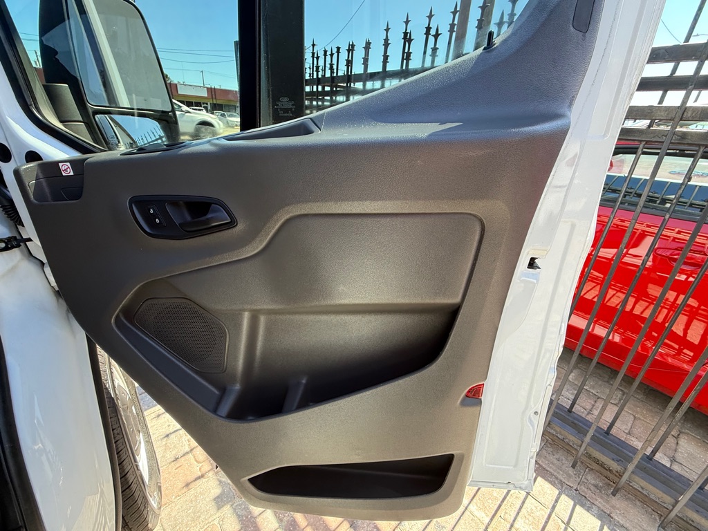 Photo 31 of this FORD TRANSIT