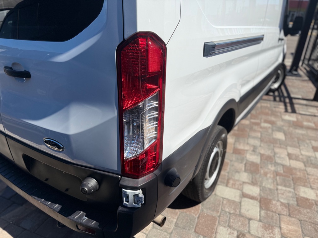 Photo 28 of this FORD TRANSIT