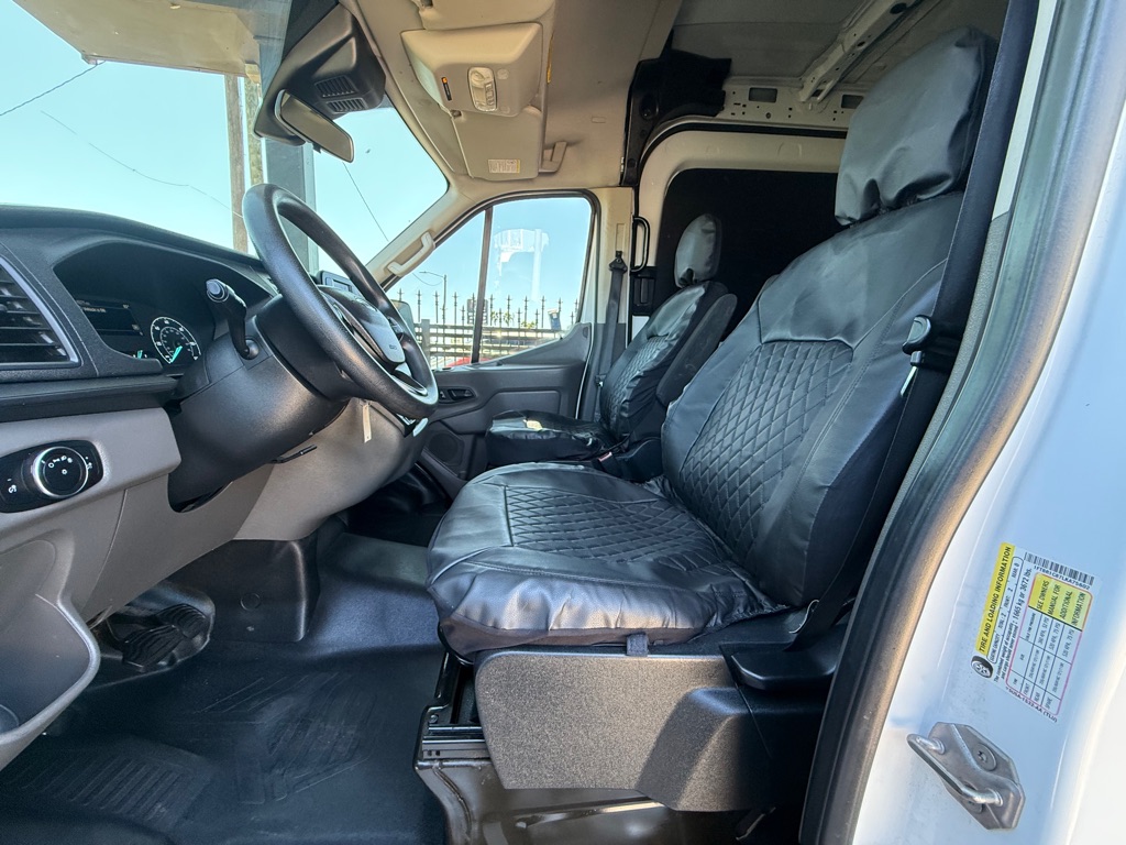 Photo 13 of this FORD TRANSIT