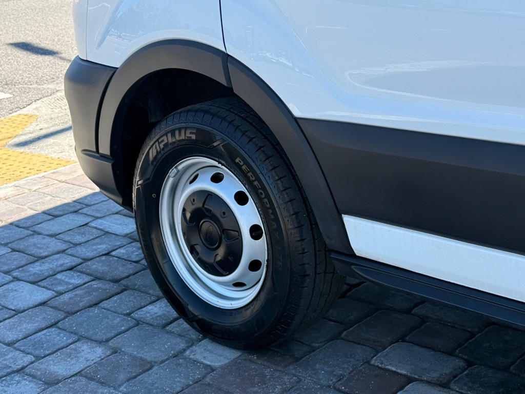 Photo 11 of this FORD TRANSIT