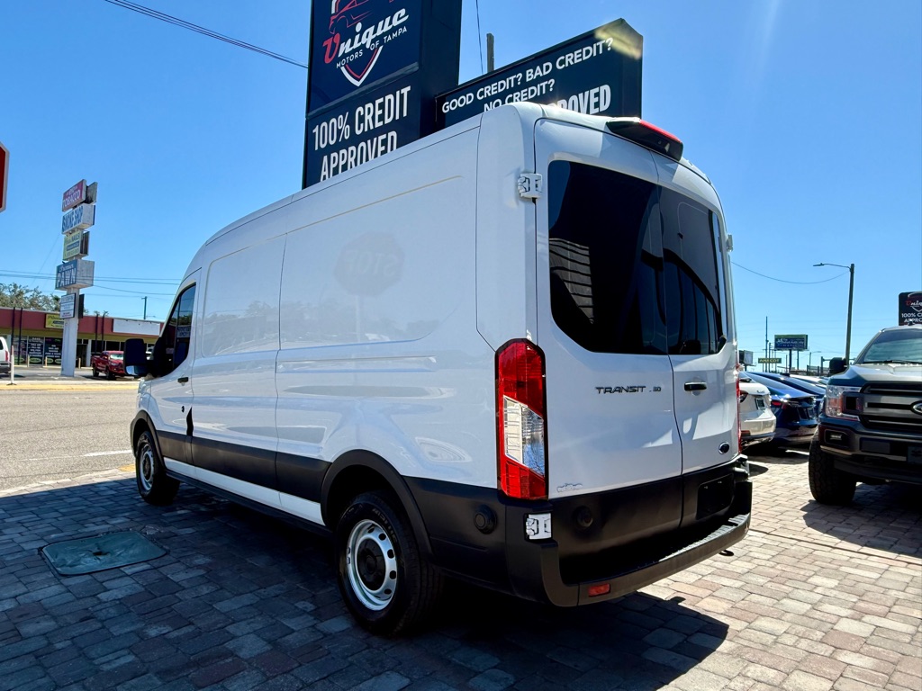 Photo 7 of this FORD TRANSIT