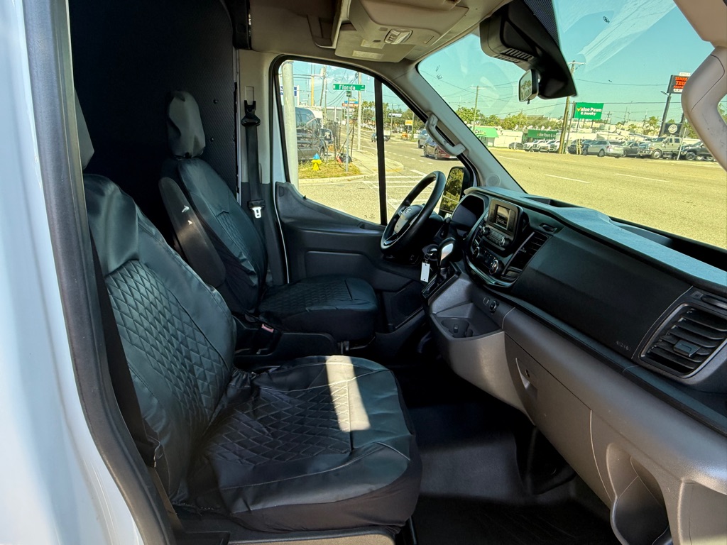 Photo 23 of this FORD TRANSIT