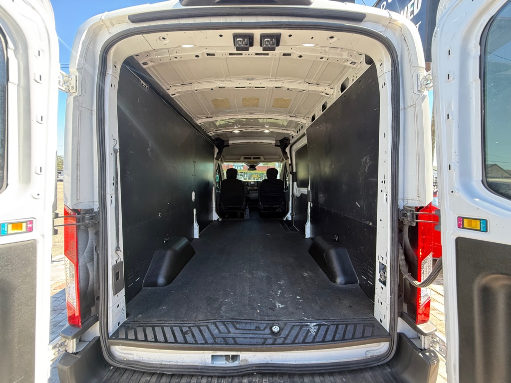 Photo 18 of this FORD TRANSIT