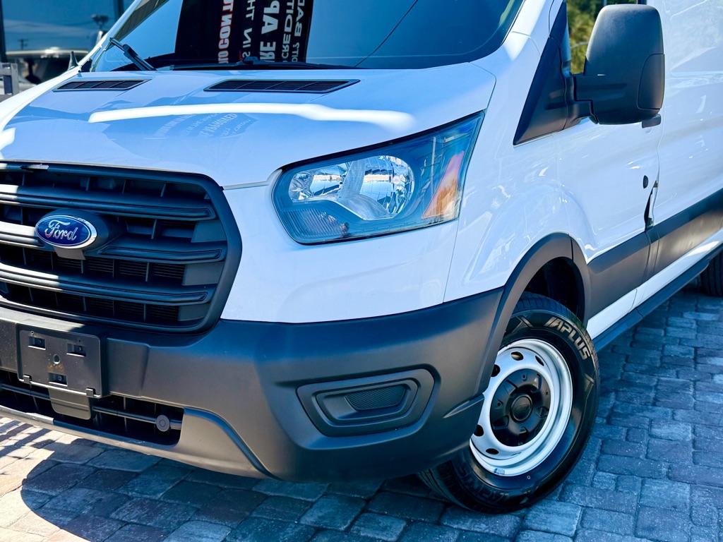 Photo 27 of this FORD TRANSIT