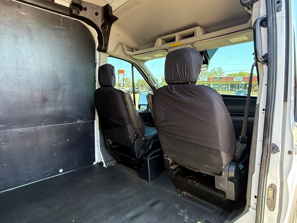 Photo 21 of this FORD TRANSIT