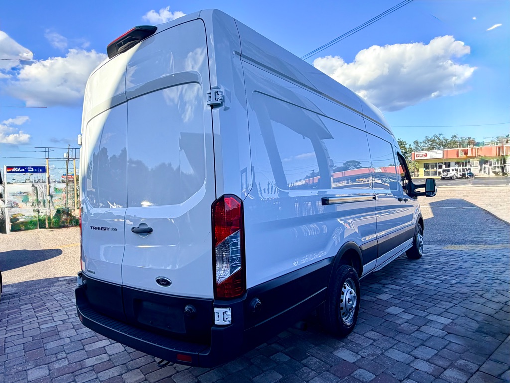 Photo 7 of this FORD TRANSIT