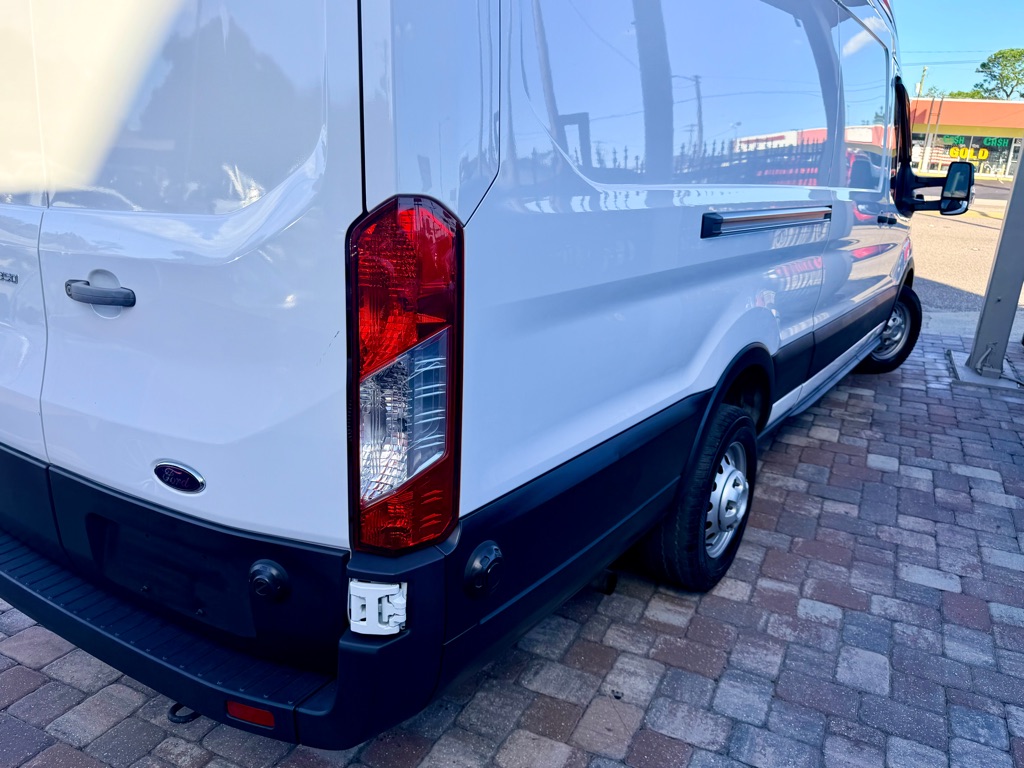 Photo 20 of this FORD TRANSIT
