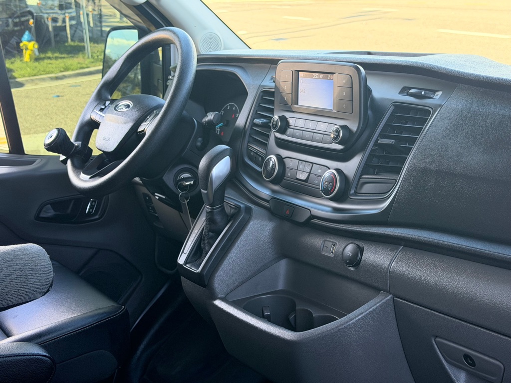 Photo 16 of this FORD TRANSIT
