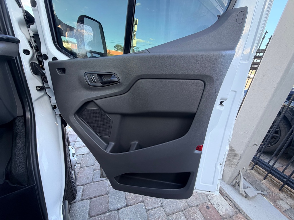 Photo 22 of this FORD TRANSIT