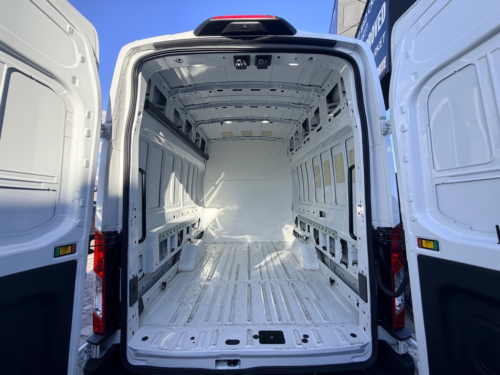 Photo 8 of this FORD TRANSIT