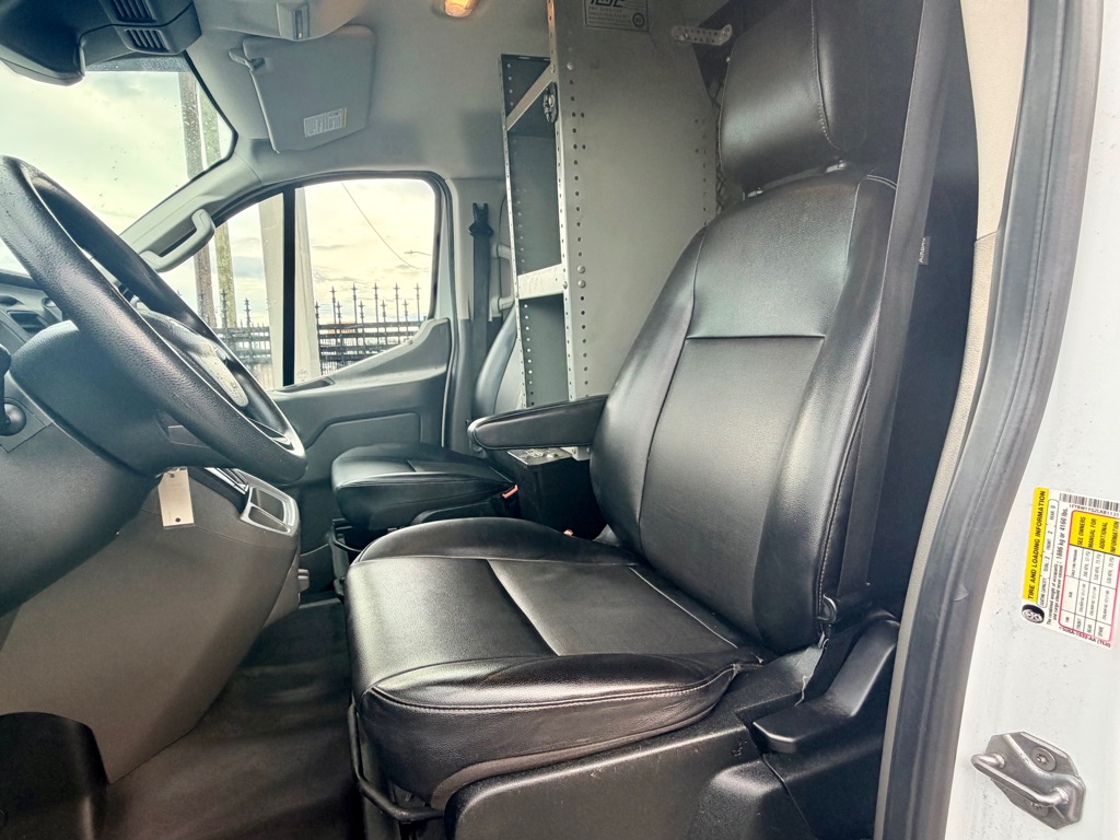 Photo 12 of this FORD TRANSIT