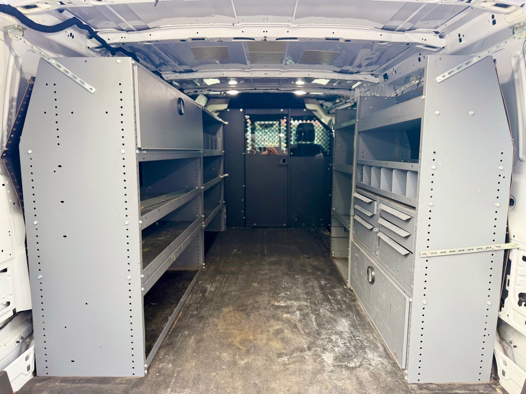 Photo 17 of this FORD TRANSIT