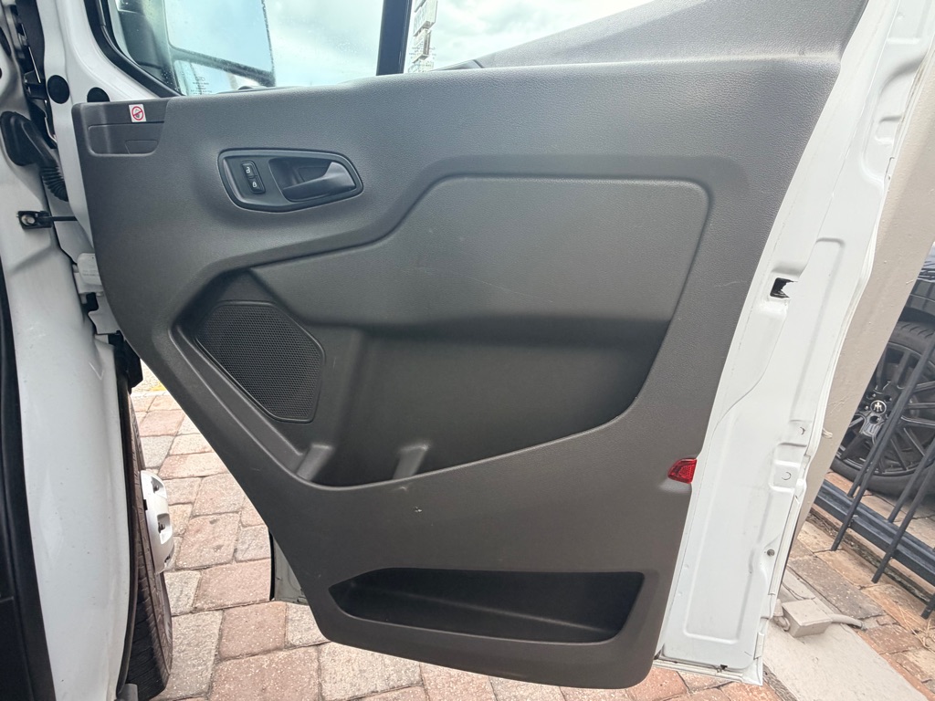 Photo 26 of this FORD TRANSIT