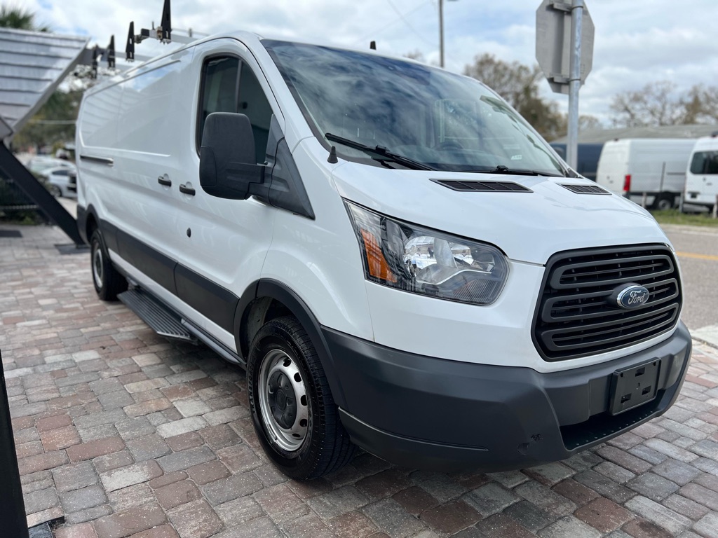 Photo 2 of this FORD TRANSIT