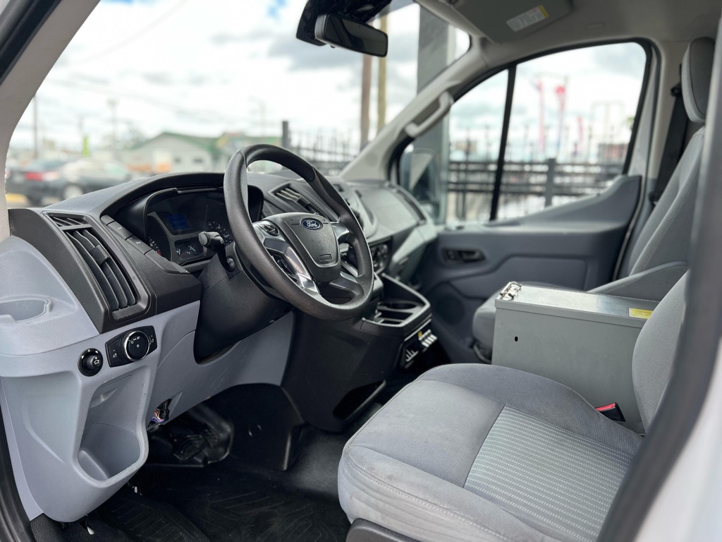 Photo 9 of this FORD TRANSIT