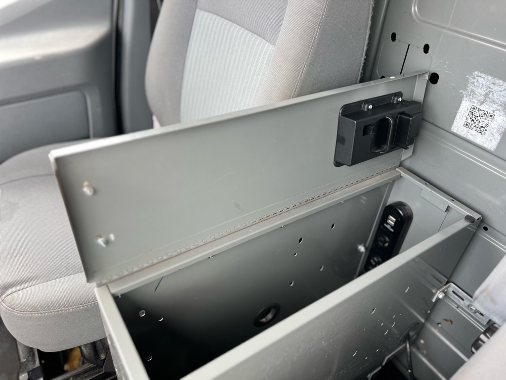 Photo 18 of this FORD TRANSIT