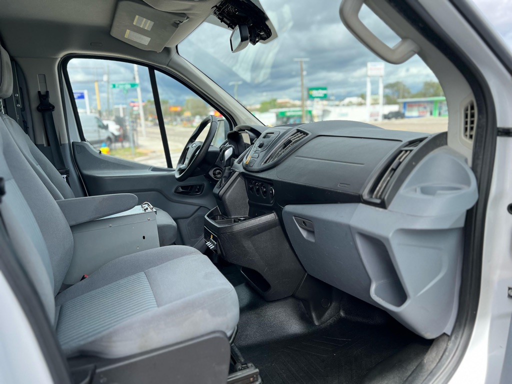 Photo 17 of this FORD TRANSIT