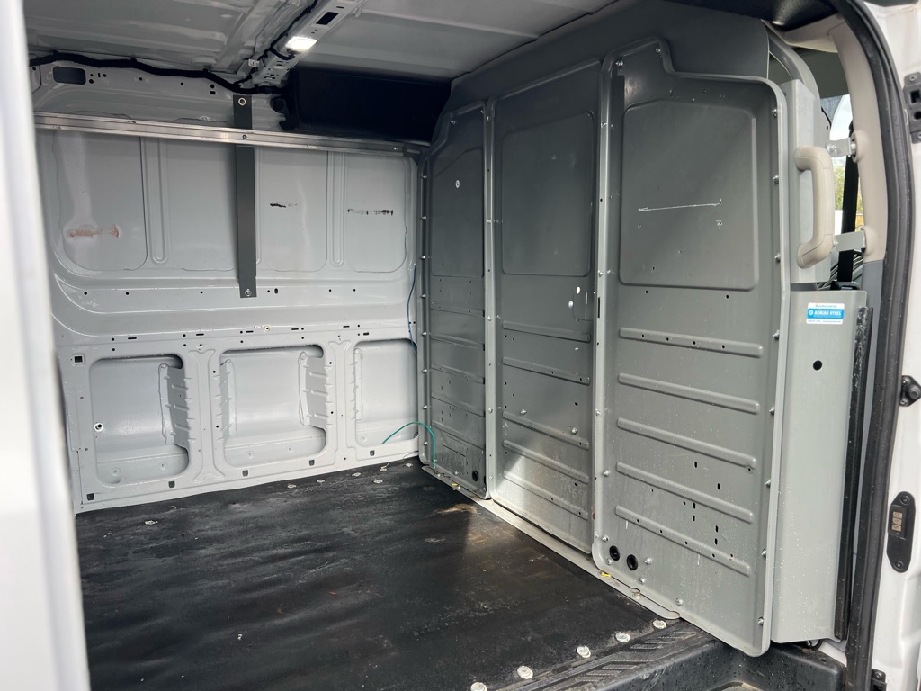 Photo 16 of this FORD TRANSIT