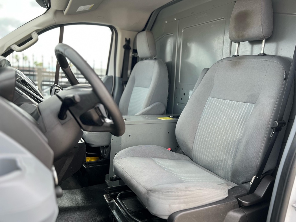 Photo 8 of this FORD TRANSIT