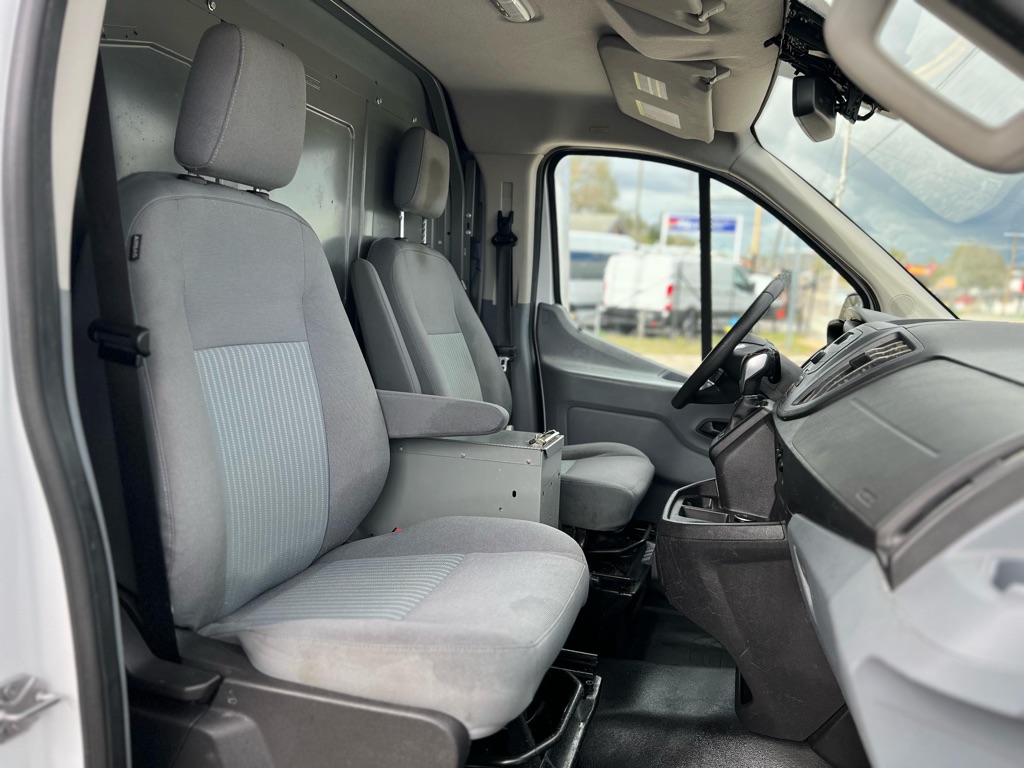 Photo 11 of this FORD TRANSIT