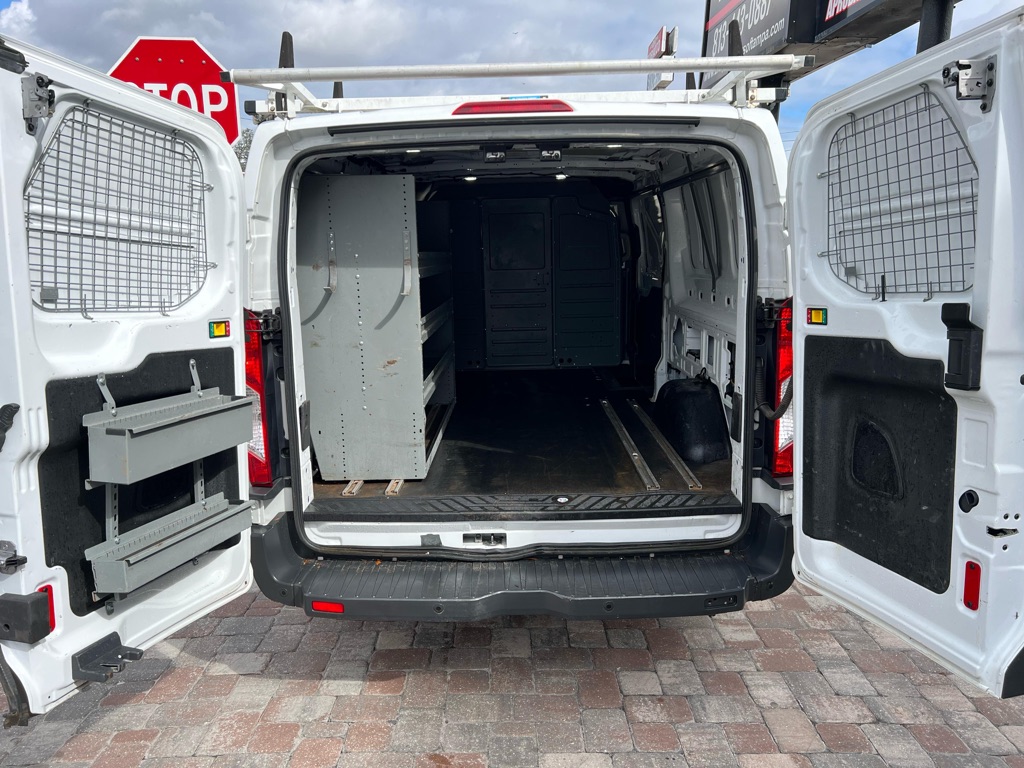 Photo 12 of this FORD TRANSIT