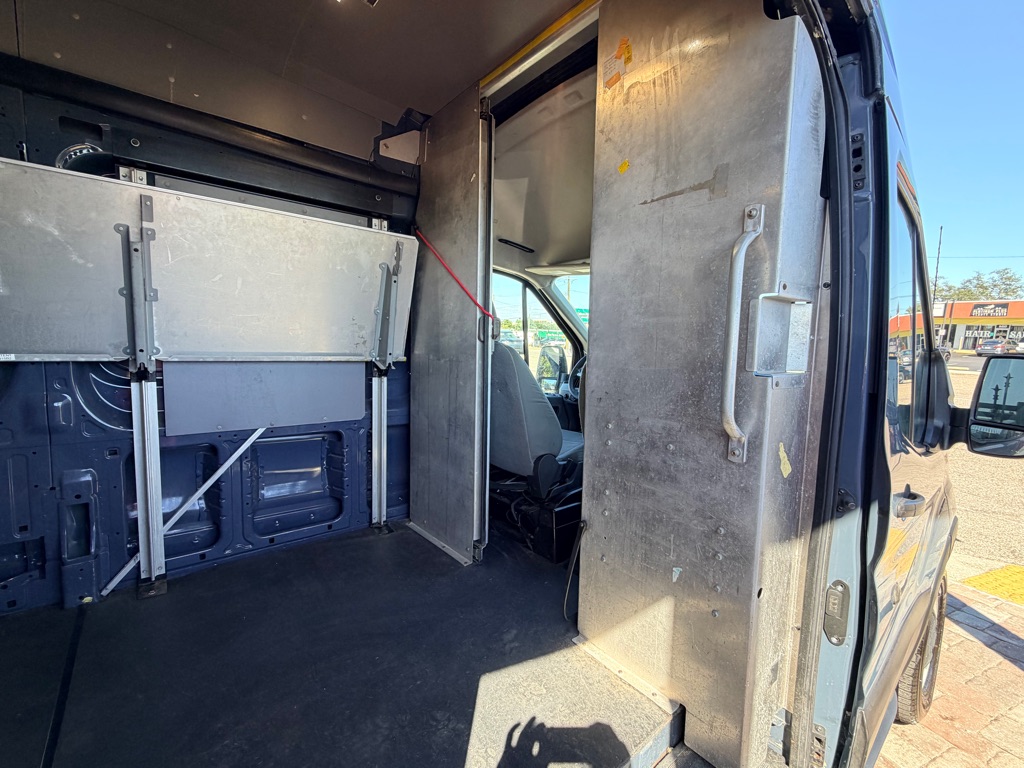 Photo 18 of this FORD TRANSIT