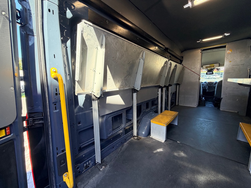 Photo 17 of this FORD TRANSIT