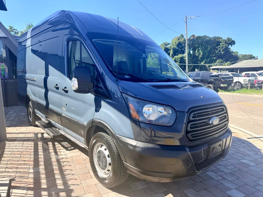 Photo 3 of this FORD TRANSIT