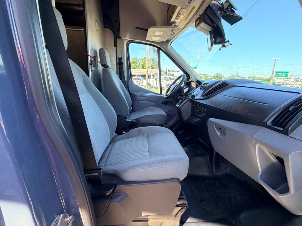 Photo 13 of this FORD TRANSIT