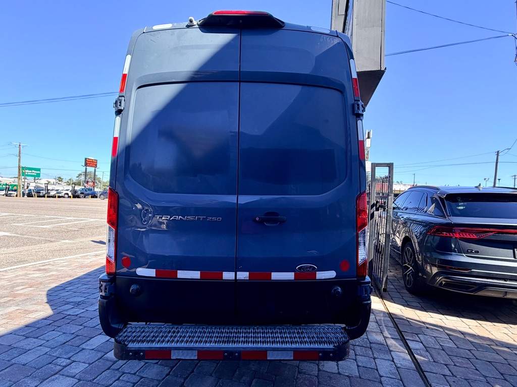 Photo 8 of this FORD TRANSIT