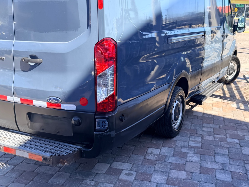 Photo 23 of this FORD TRANSIT