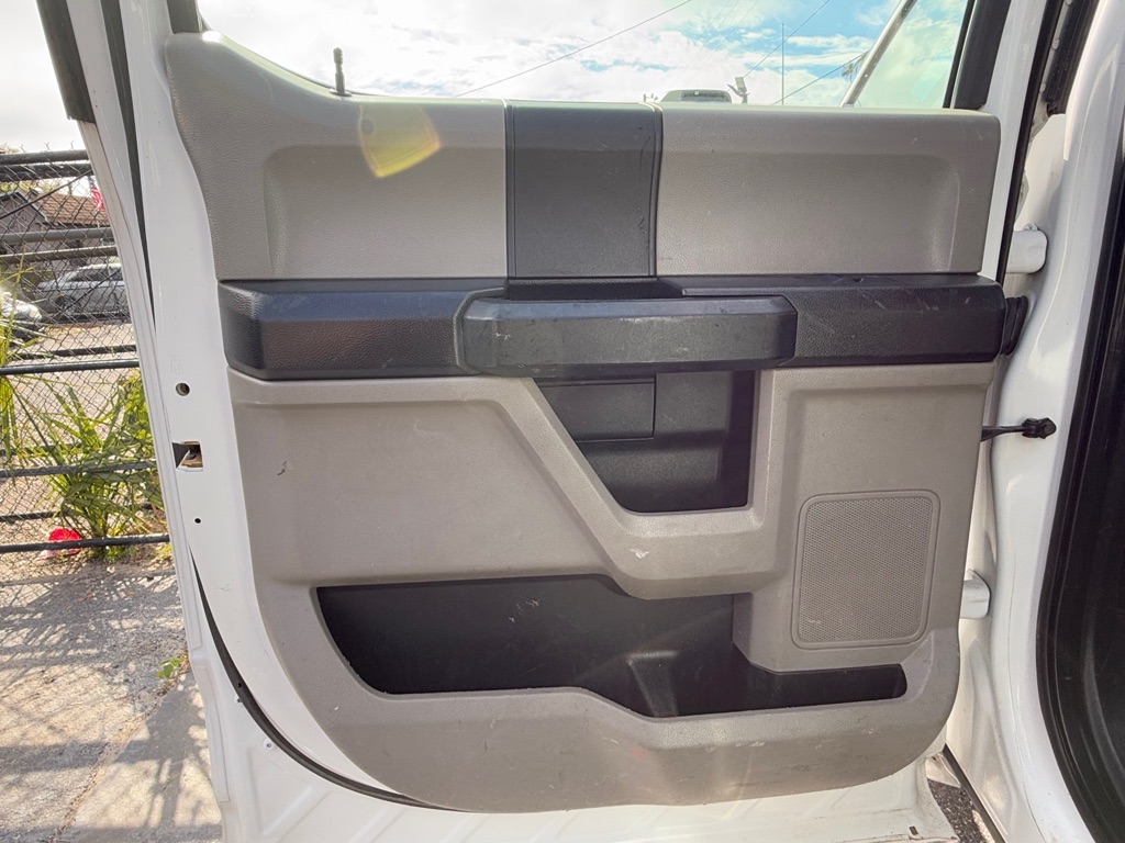 Photo 27 of this FORD F450